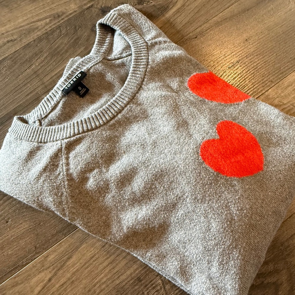 Torrid Grey Cotton Love Heart‎ Graphic Raglan Sleeve Sweater Size 0 Large